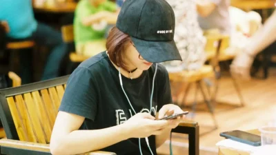 Ini Buktinya Kalau Masyarakat Indonesia Kecanduan Internet