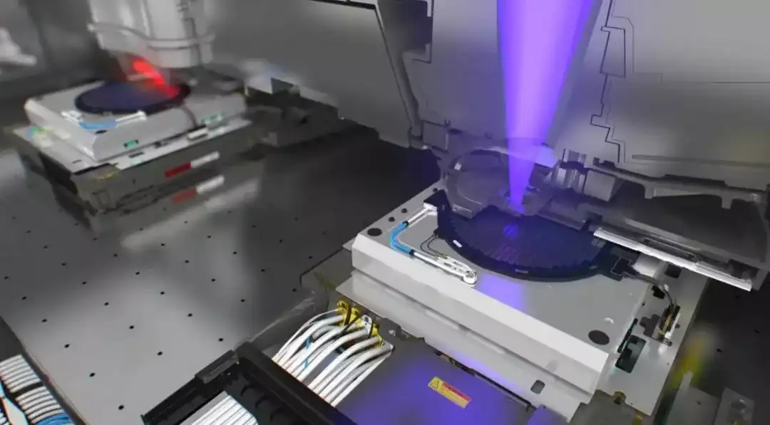 Rusia Kembangkan Teknologi Mesin Litografi EUV Sendiri